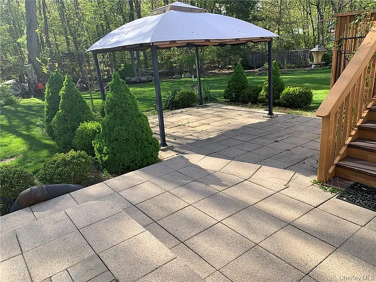 10 W Clarkstown Rd — Photo 9