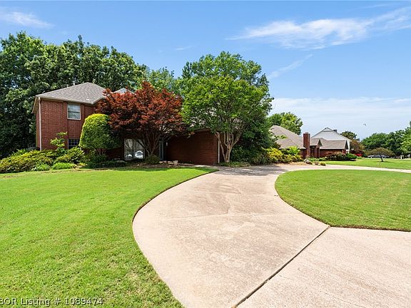 3rd image of 2304 Brigadoon Dr