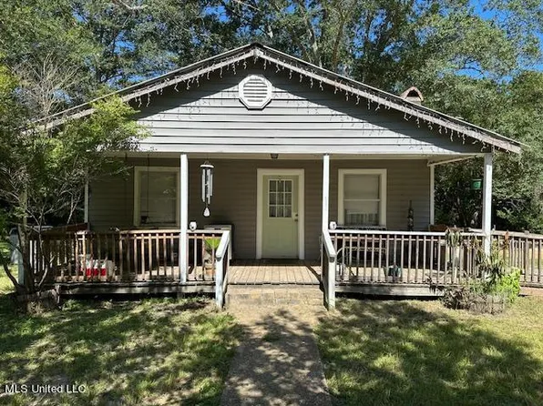 142 Hillview Dr, Poplarville, MS 39470