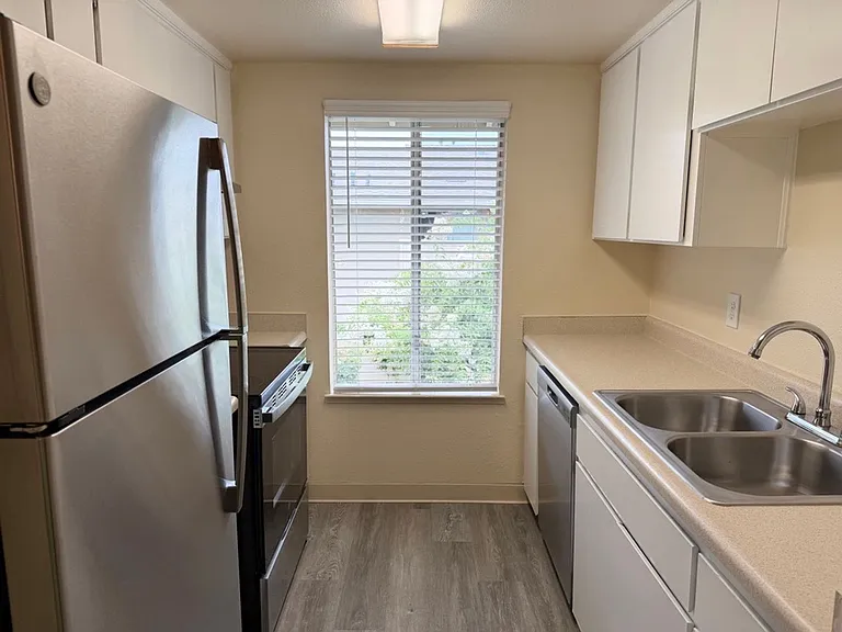Merit Manor Apartments — Photo 45