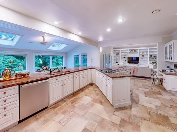 108 Campion Rd, North Andover, MA 01845