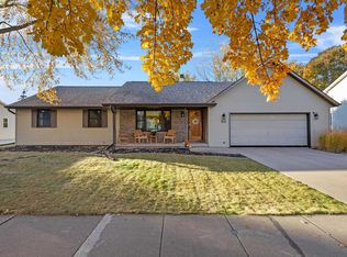 715 Desplaine Rd, De Pere, WI 54115