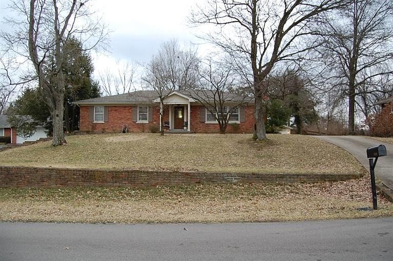 1st image of 3220 Saxon Dr