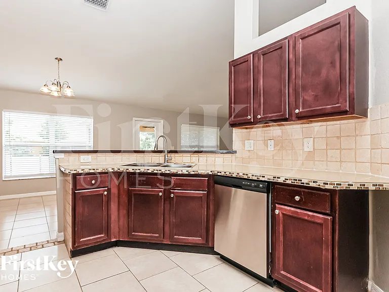414 Willowbrook Dr — Photo 7