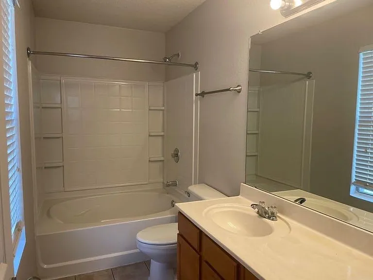 820 Eagle Dr — Photo 7