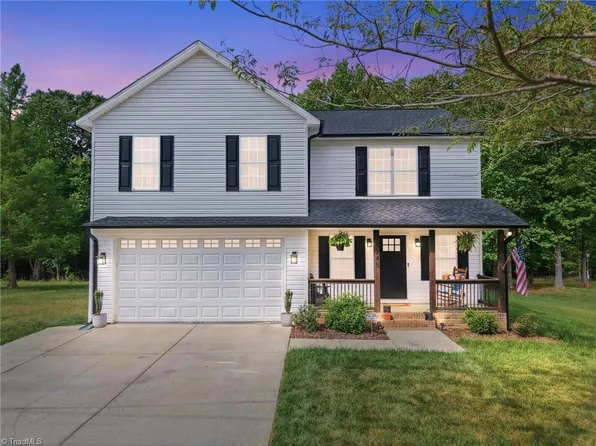4245 Majestic Oaks Dr, Randleman, NC 27317