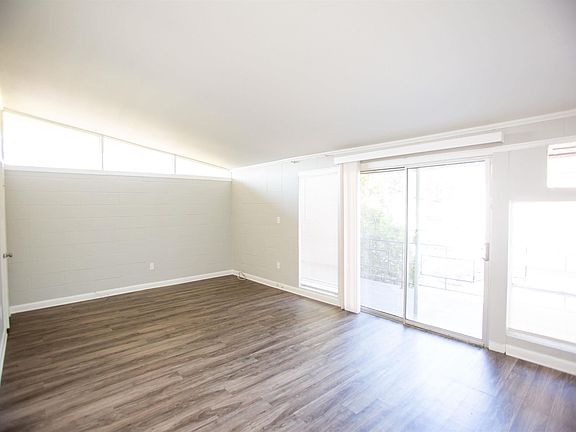 2nd image of 4704 Lynn Ln