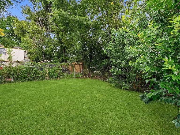 1025 Elliott Ave — Photo 34