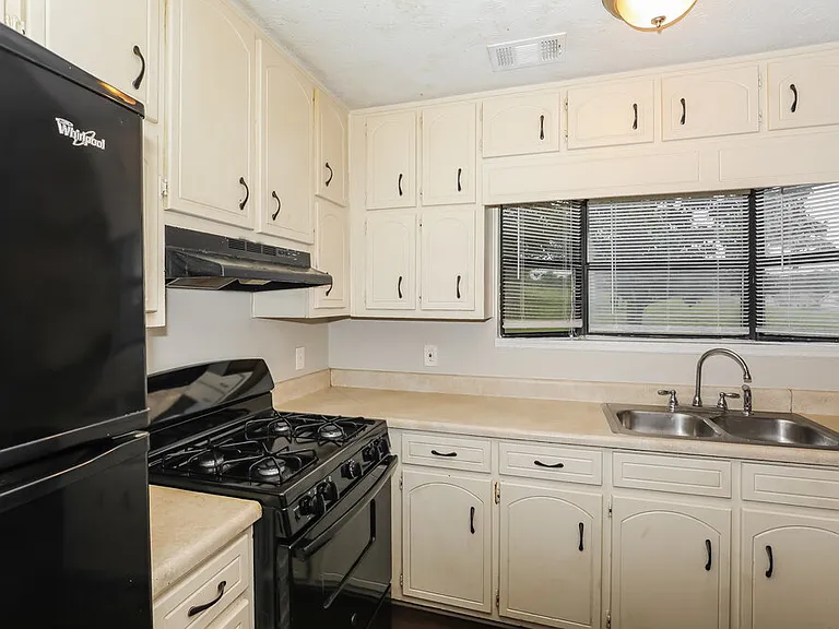 8194 Canyon Forge Dr — Photo 6