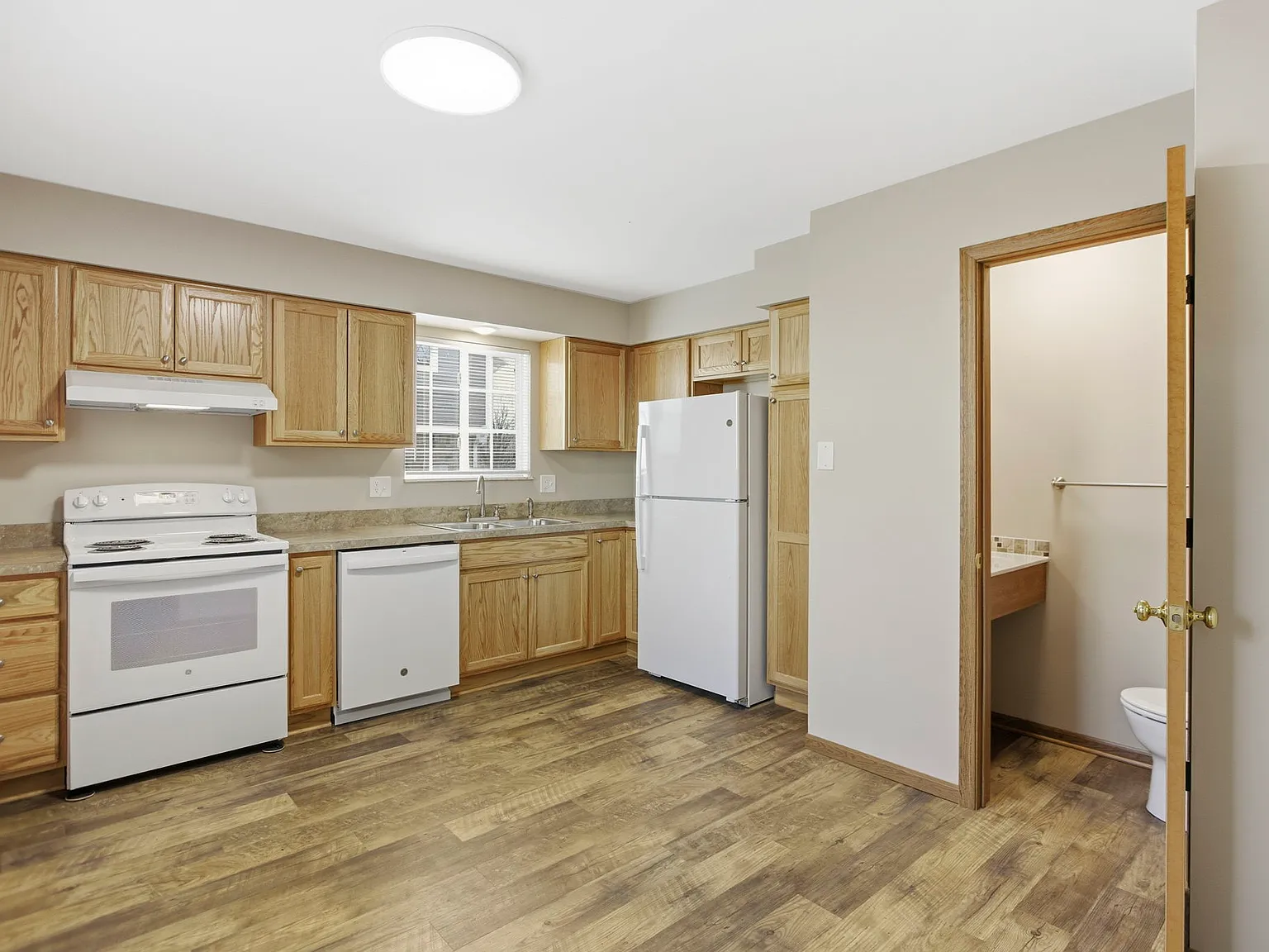 2 bed, 1.5 bath, 950 sqft, $1,425 — Photo 3