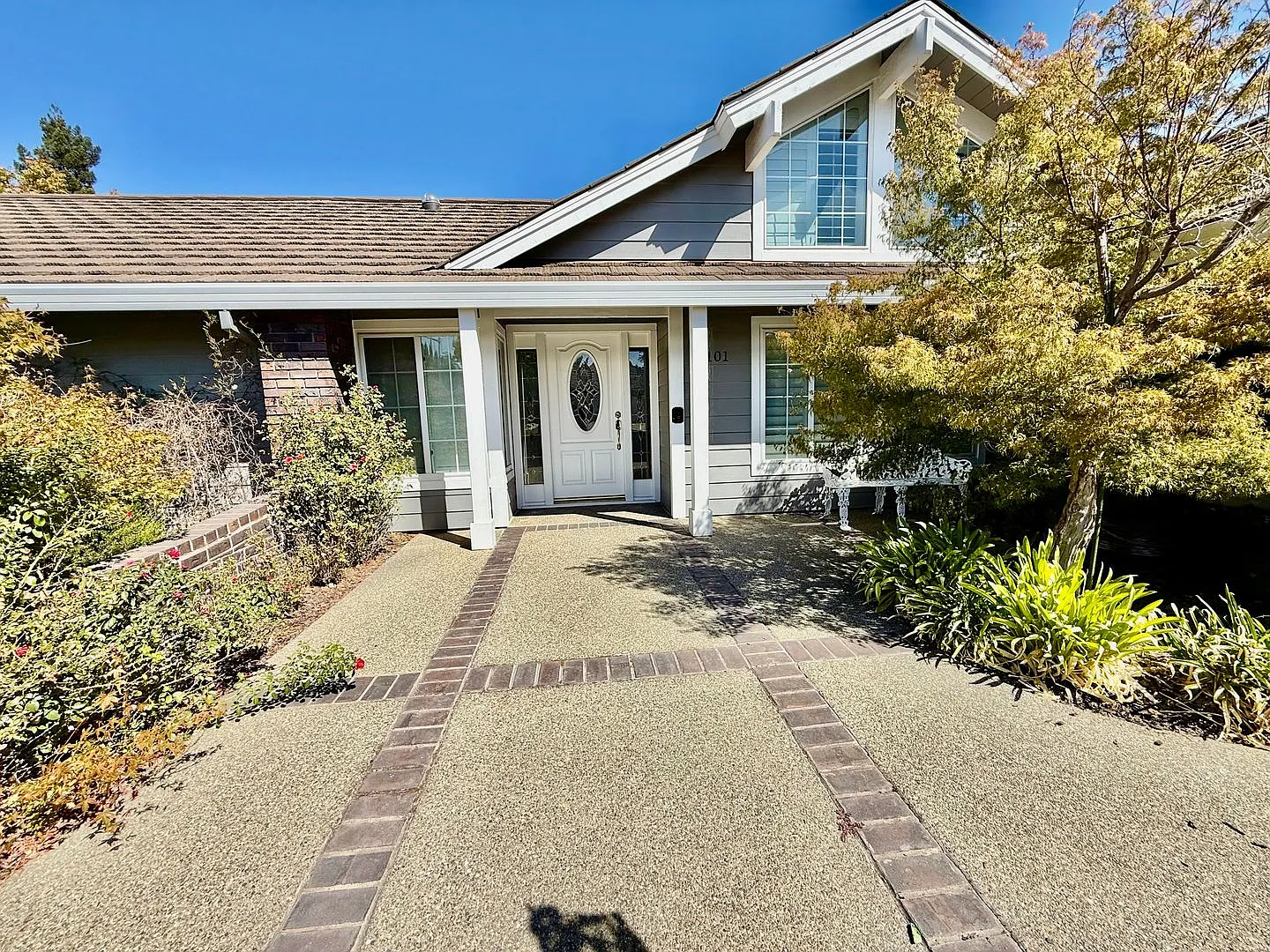 Beautiful home available now — Photo 1
