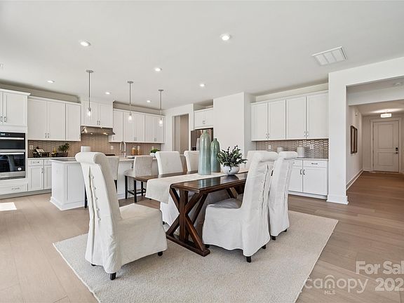 5th image of 4122 Eastover Glen Rd #316
