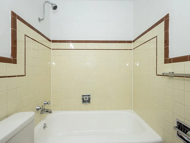 Belmore Apartments — Photo 58