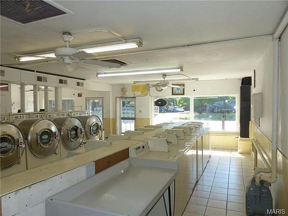 3rd image of 611 Forest Ave