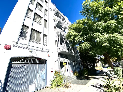 5613 Carlton Way Photo 1