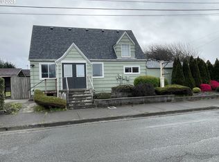 188 12th St SE, Bandon, OR 97411