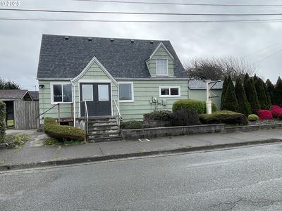 188 12th St SE, Bandon, OR, 97411