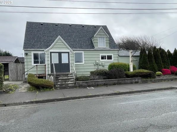 188 12th St SE, Bandon, OR 97411