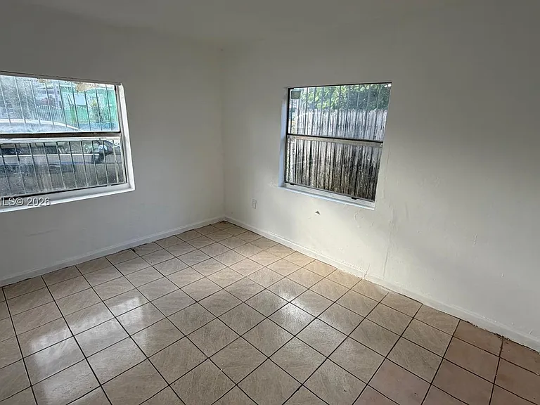 6345 N Miami Ave #FRONT — Photo 7