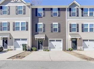 902 Lakeview Cv, Smithfield, VA 23430