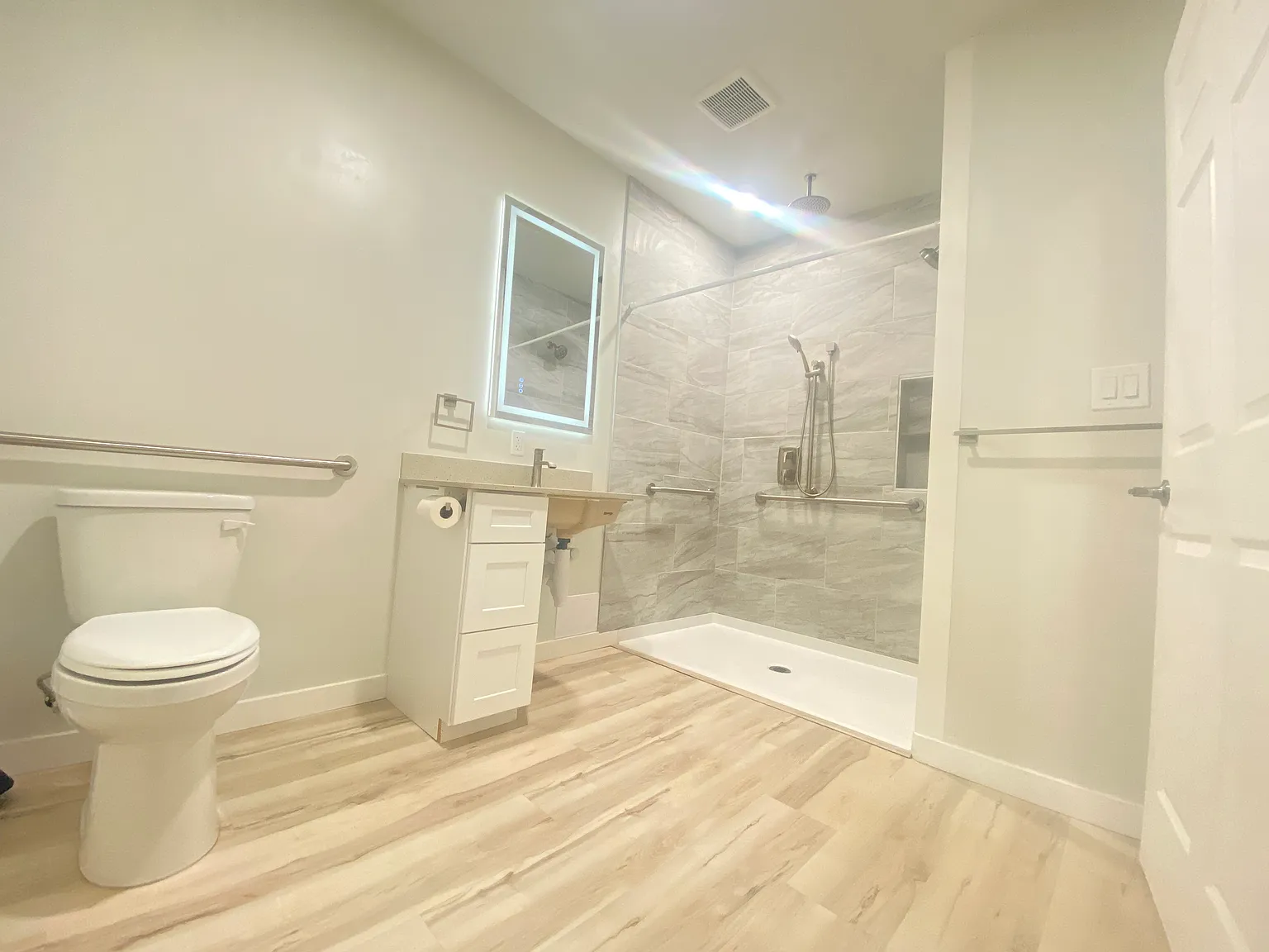 Studio, 700 sqft, $1,200 — Photo 3