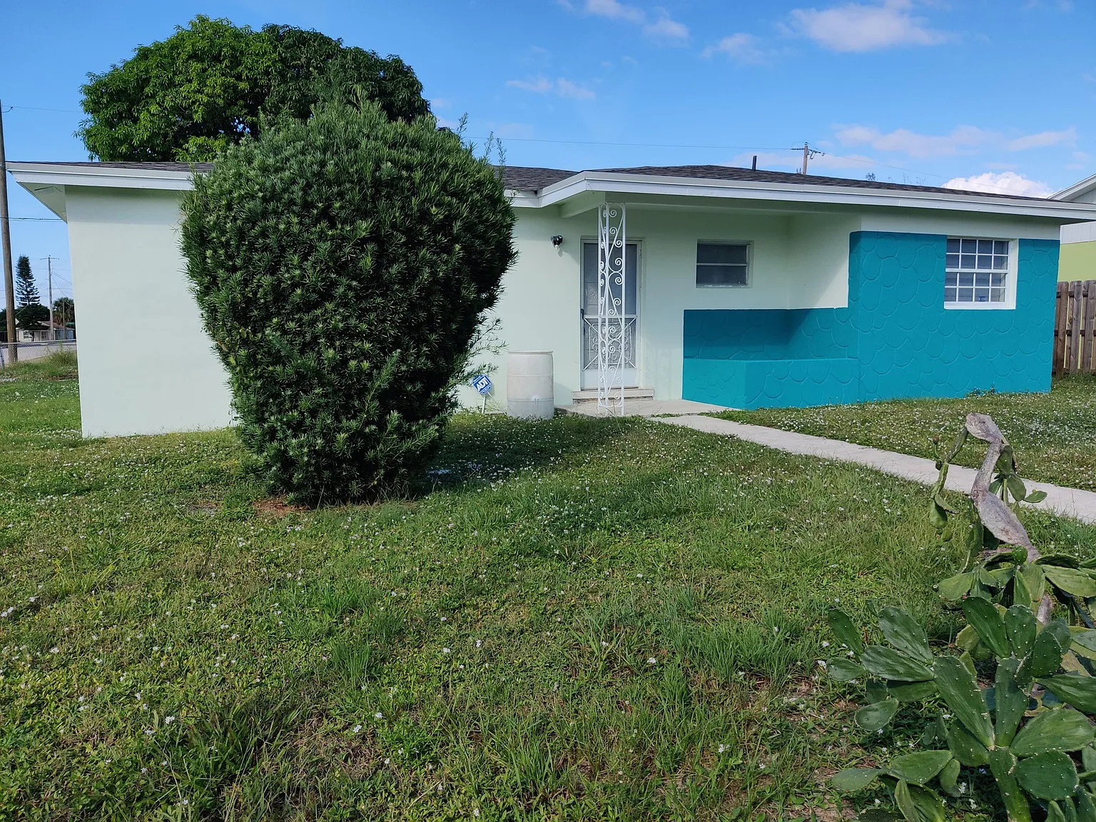 4 bed, 2.0 bath, 1685 sqft, $3,000 — Photo 2