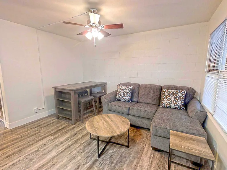 209 E Clark St #8 — Photo 7