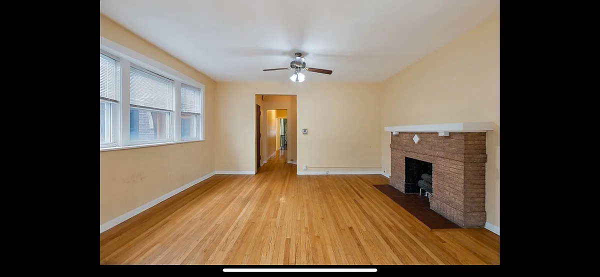 Building Photo - 2139 W Touhy Ave #1