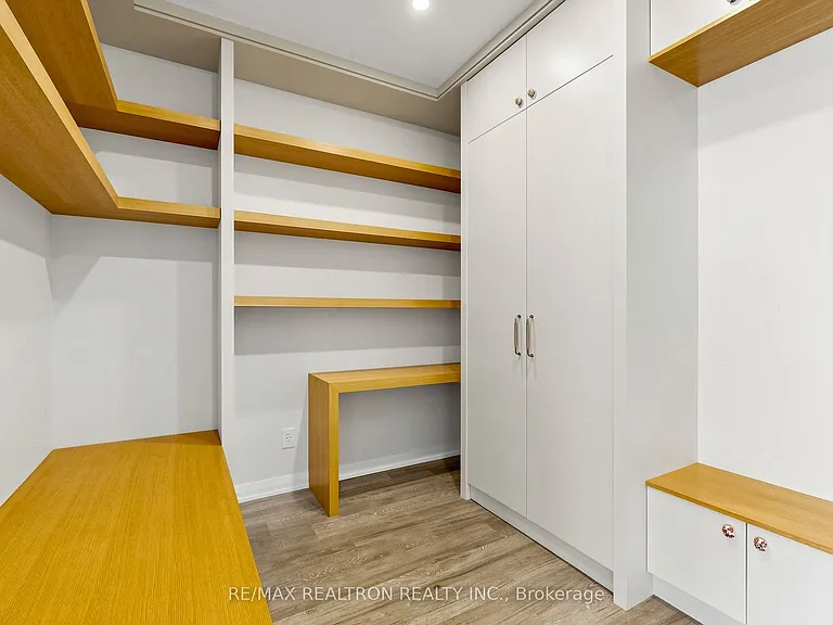 65 Oneida Cres #Penthouse 06 — Photo 24