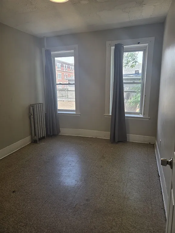 3 bed, 1.0 bath, 1200 sqft, $2,000 — Photo 4