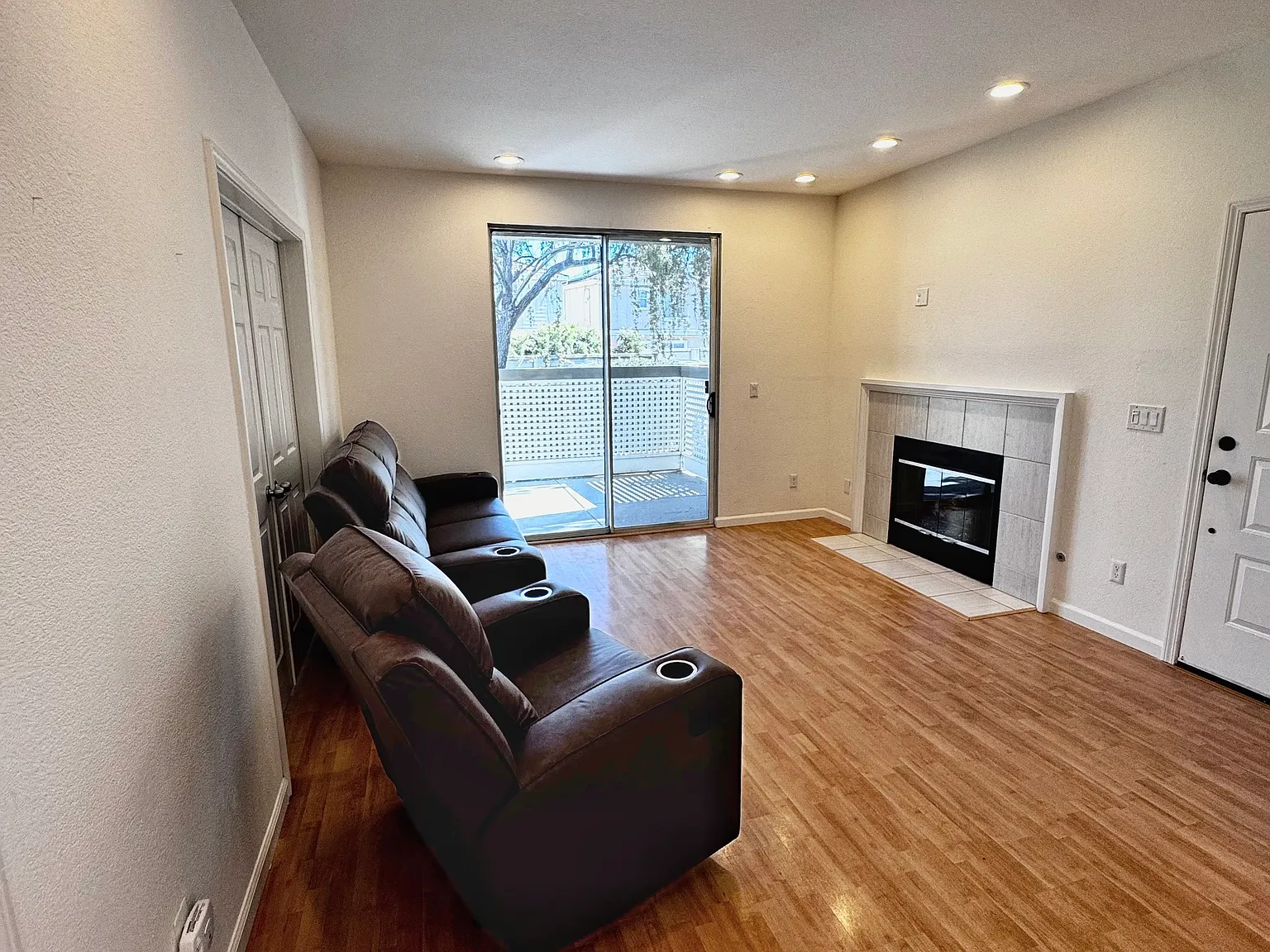 918 Owens Lake Dr — Photo 1