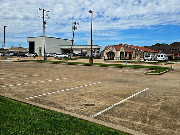 2nd image of 700 Center Ridge Dr