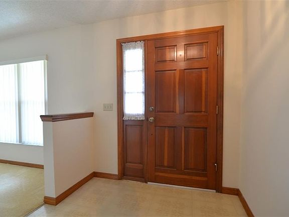 3rd image of 1048 Lamplighter Ave