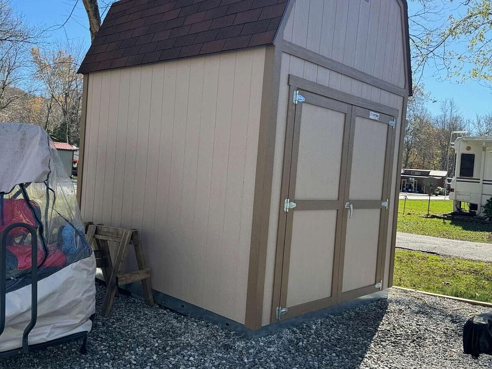 2nd image of 155 Fishtail Cir