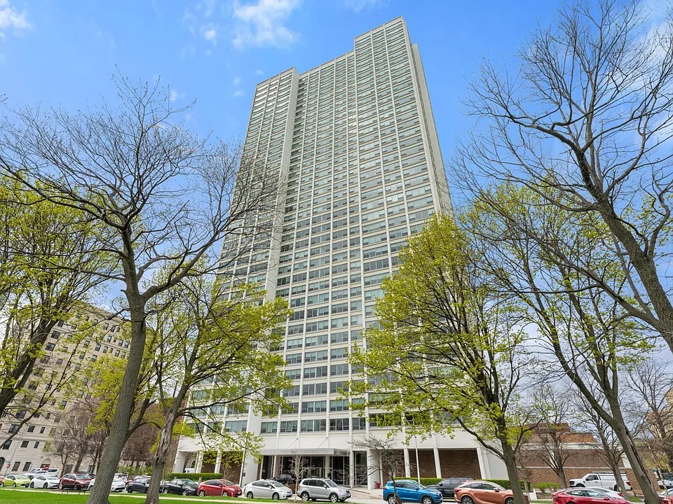 1700 E 56th St #2205