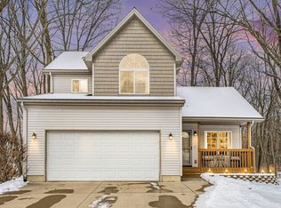 7946 Village Green Ln, Parma, MI 49269