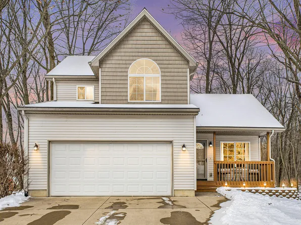 7946 Village Green Ln, Parma, MI 49269