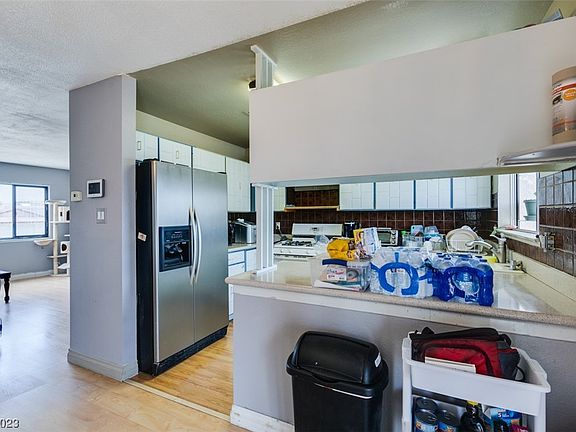 5th image of 6945 Surrey Ct
