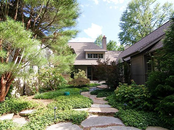 2nd image of 9990 Lakewood Ln