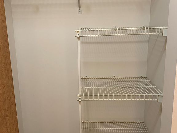 5th image of 5134 Club House Dr