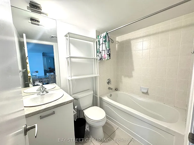 38 Grenville St #1309 — Photo 6