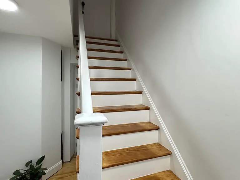160 Amherst St #2 — Photo 2