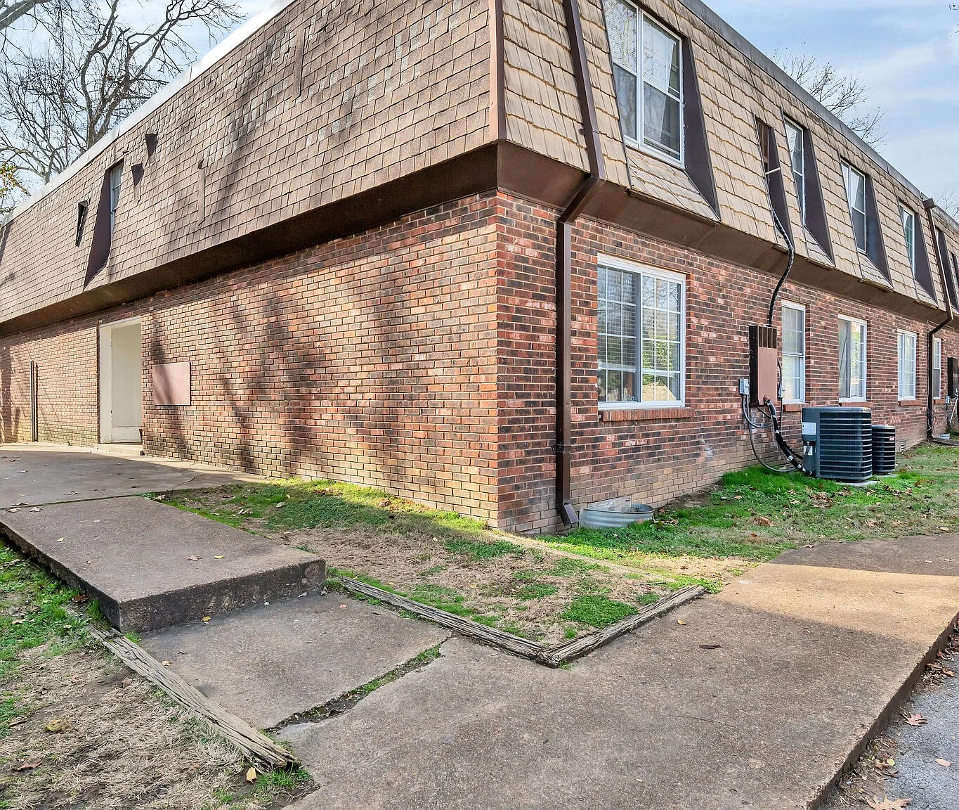 2 bed, 1.0 bath, 875 sqft, $1,500 — Photo 2