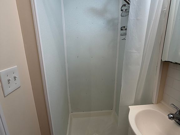 5th image of 37 Farquhar St