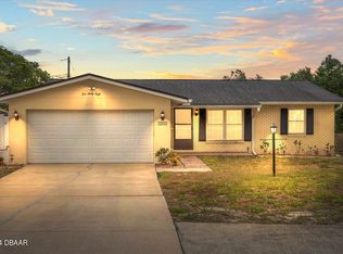 1098 W Hancock Dr, Deltona, FL 32725