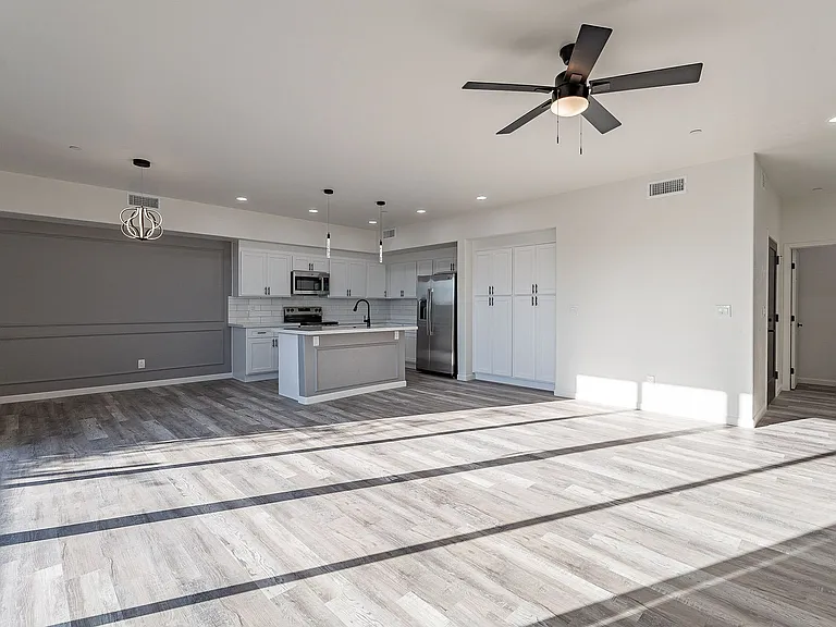 55 W Thomas Ln — Photo 21