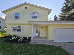 4425 S Dora Ln, New Berlin, WI 53151