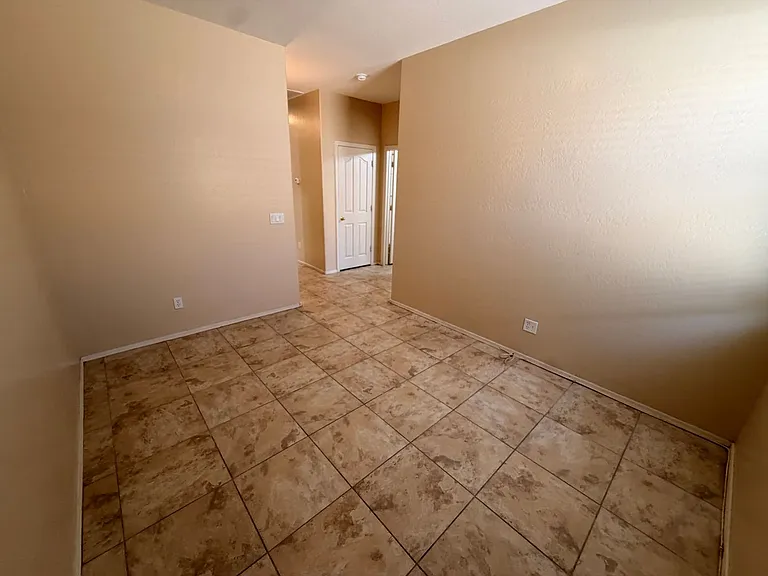 15227 W Jackson St — Photo 11