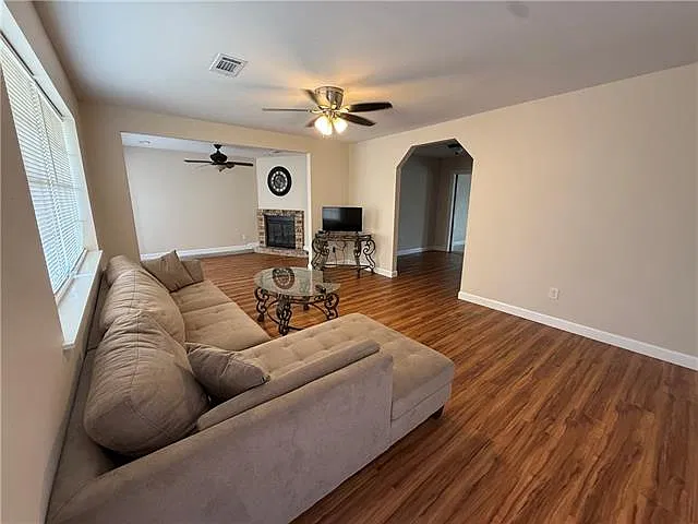 4 bed, 2.0 bath, 1540 sqft, $2,250 — Photo 2