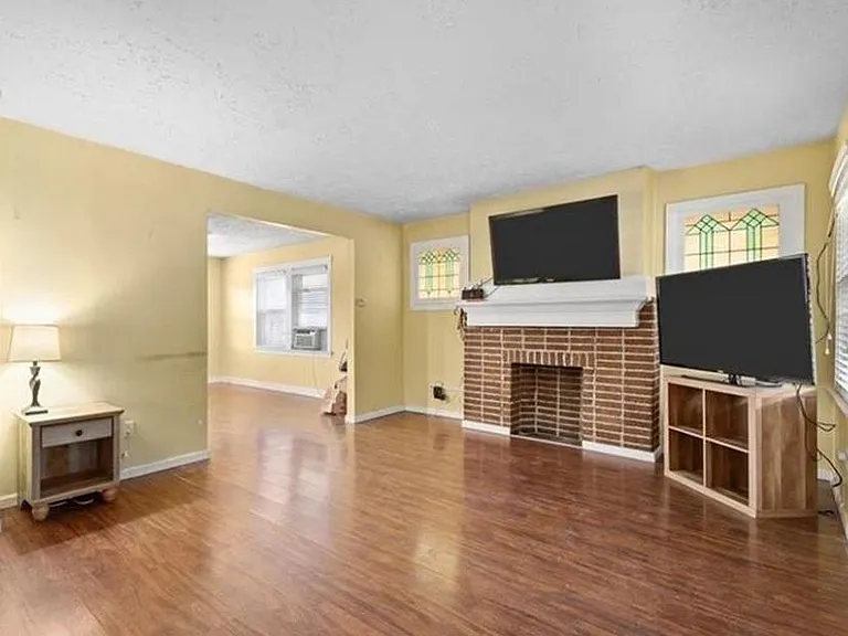 2906 Pyramid Ave — Photo 1